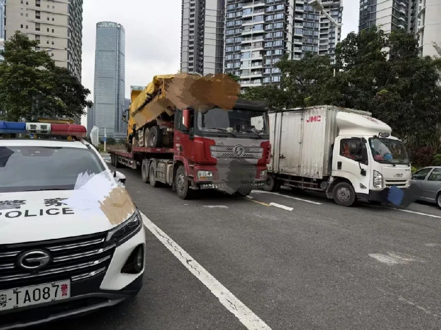 “消失”的泥頭車(chē)